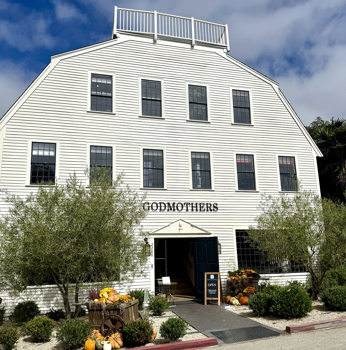 Godmothers specialty bookshop building exterior